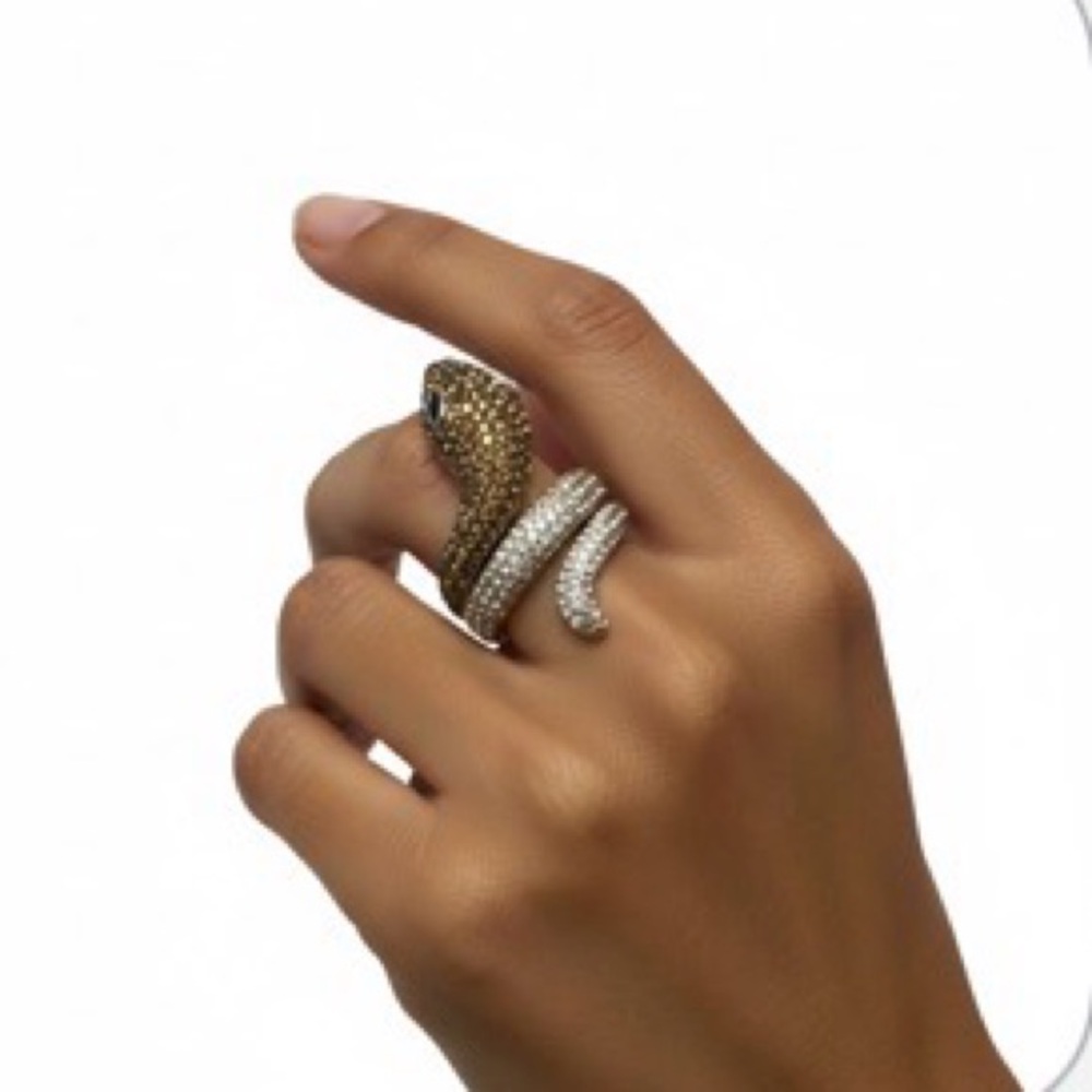 Beautiful vintage gold tone, rhinestone snake ring